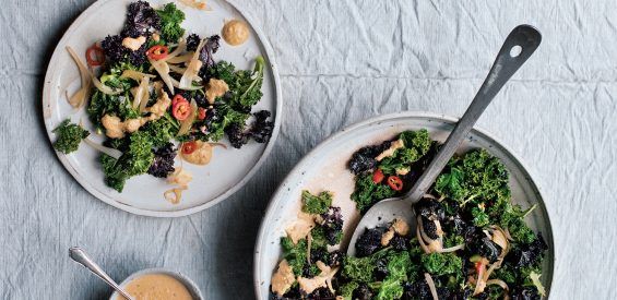 Recept: boerenkoolsalade met een romige cashewdressing