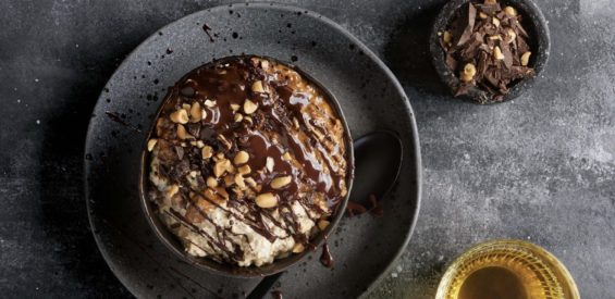 Intermittent fasting recept: ‘Snickers Oats’ met pindakaas en zeezout