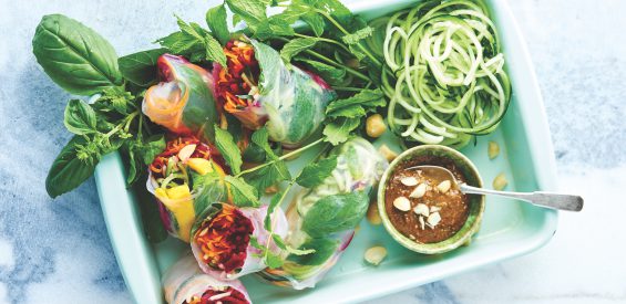 Recept: healthy springrolls met romige Thaise amandelsaus