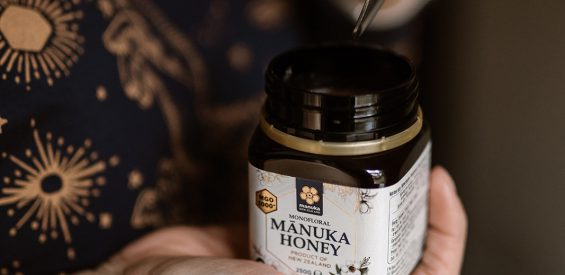 Alles over Manuka New Zealand en hun passie voor manuka honing (en waarom het zoveel heilzamer is dan gewone honing!)