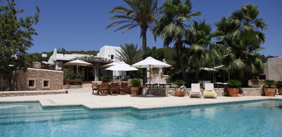 Ibiza hotspot: in déze idyllische vallei slaap je tussen de citroenbomen