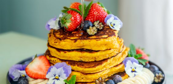 Wortel pancakes recept: zó maak je een stapel van deze pannenkoeken