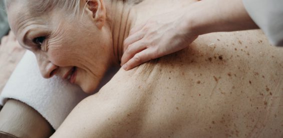 Massage & depressie: hoe aanraking werkt als medicijn