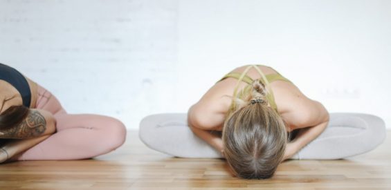 Yoga: zó kalmeert een uur op de mat jouw overprikkelde zenuwstelsel