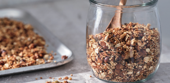 Recept: ‘genezende granola’ met quinoa, gember en kaneel
