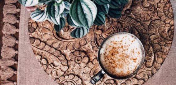Chai Latte: dit zijn de heilzame effecten van deze Ayurvedische koffievervanger