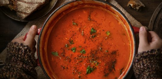 Ouderwetse tomatensoep maken: klassiek recept uit oma’s keuken