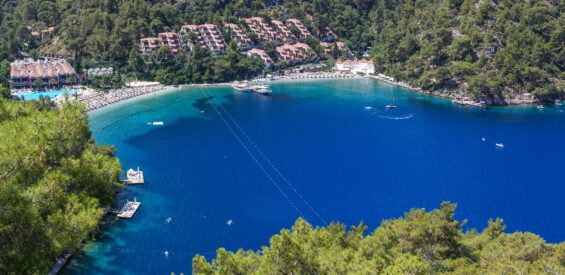 Hillside Beach Club: 5 redenen om je een week in deze paradijselijke baai onder te dompelen